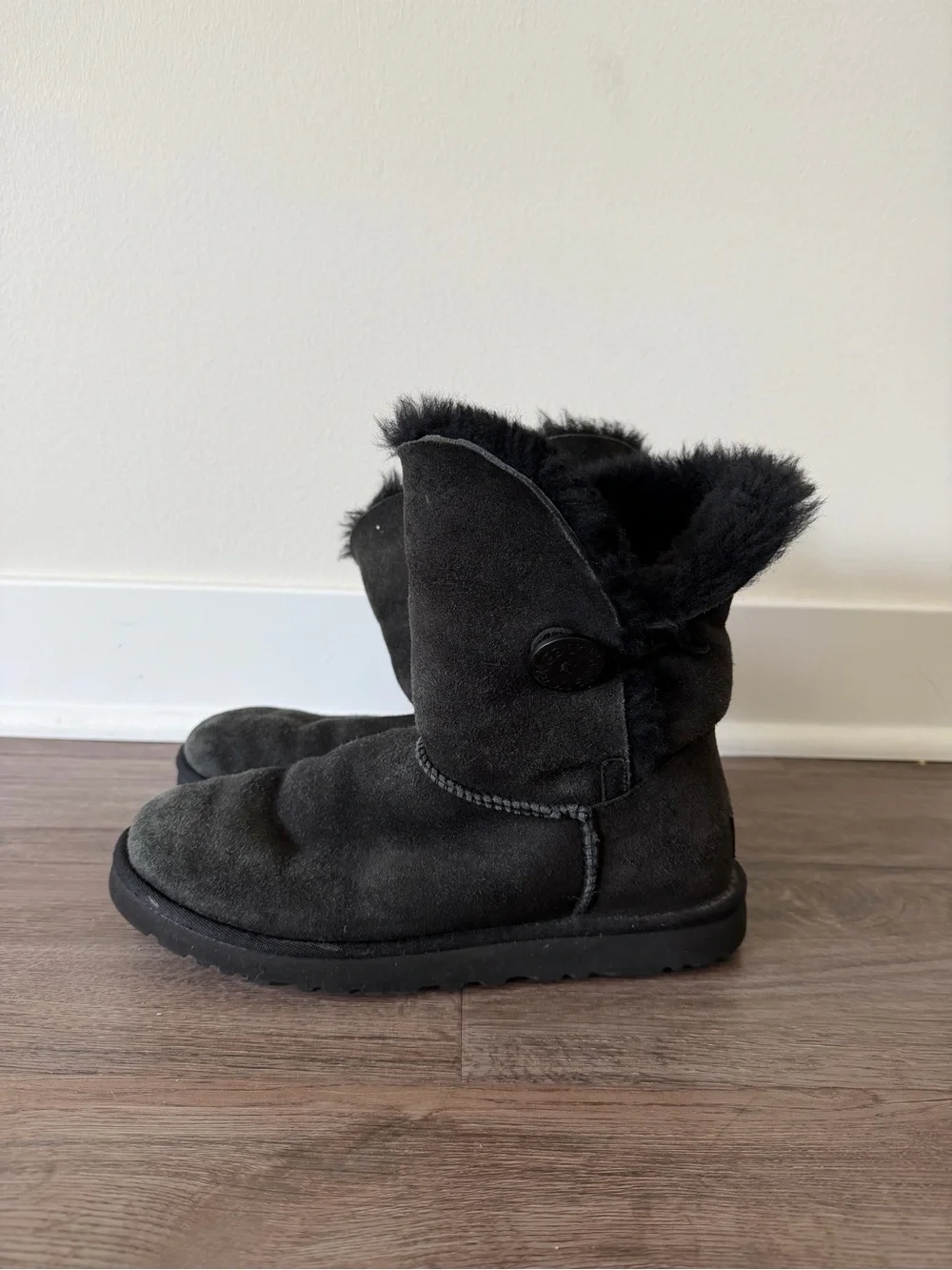 UGG Bailey Button Boots Black Women’s Size 8
